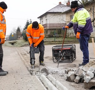 RAPORT Z BIEŻĄCYCH PRAC REMONTOWYCH ORAZ GOSPODARCZYCH NA TERENIE GMINY ZARZECZE - MARZEC