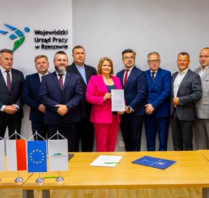 PODPISANIE UMOWY NA FINANSOWANIE CENTRUM INTEGRACJI SPOŁECZNEJ W ZARZECZU