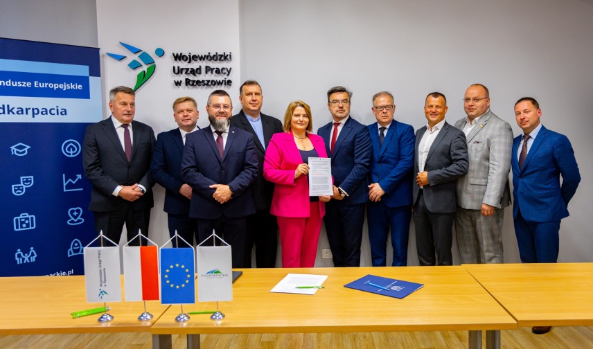 PODPISANIE UMOWY NA FINANSOWANIE CENTRUM INTEGRACJI SPOŁECZNEJ W ZARZECZU