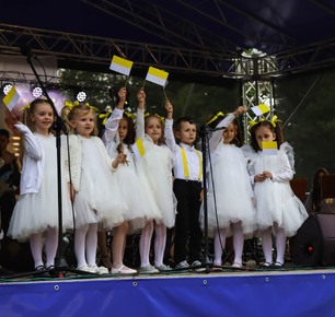 KONCERT PAPIESKI ,,WSTAŃCIE, CHODŹMY! USŁYSZ GŁOS SERCA" W ZARZECZU
