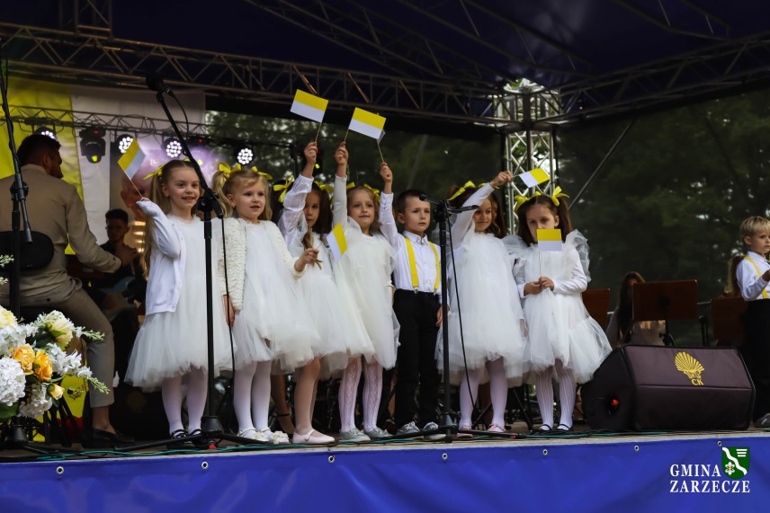 KONCERT PAPIESKI ,,WSTAŃCIE, CHODŹMY! USŁYSZ GŁOS SERCA" W ZARZECZU