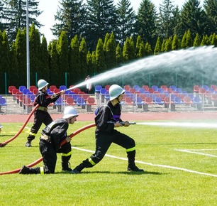 GMINNE ZAWODY SPORTOWO-POŻARNICZE W ZARZECZU (15.06.2025r.)