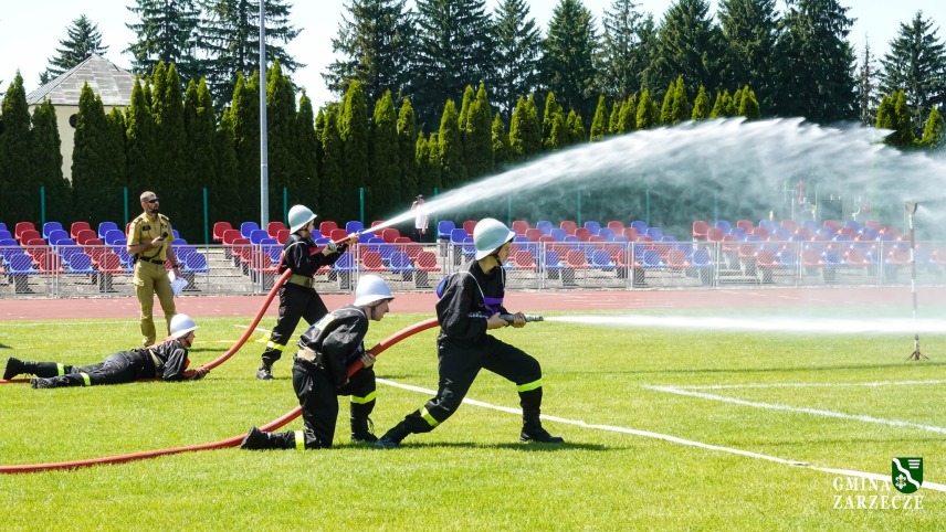 GMINNE ZAWODY SPORTOWO-POŻARNICZE W ZARZECZU (15.06.2025r.)