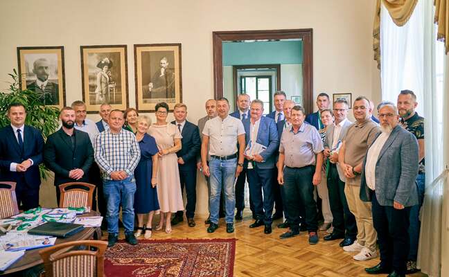 XVI SESJA RADY GMINY ZARZECZE - JEDNOGŁOŚNE ABSOLUTORIUM DLA WÓJTA GMINY ZARZECZE - 24.06.2025 r.