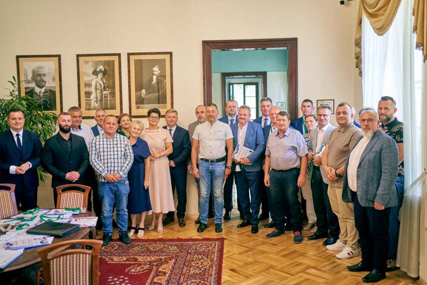 XVI SESJA RADY GMINY ZARZECZE - JEDNOGŁOŚNE ABSOLUTORIUM DLA WÓJTA GMINY ZARZECZE - 24.06.2025 r.