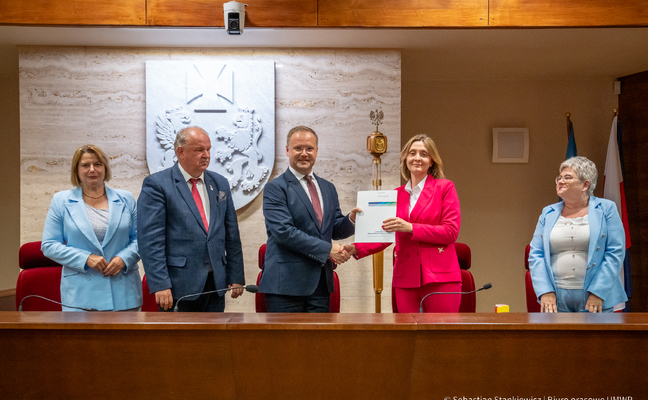 PODPISANIE UMOWY W RAMACH PODKARPACKIEGO PROGRAMU ODNOWY WSI NA LATA 2021 - 2025