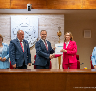 PODPISANIE UMOWY W RAMACH PODKARPACKIEGO PROGRAMU ODNOWY WSI NA LATA 2021 - 2025