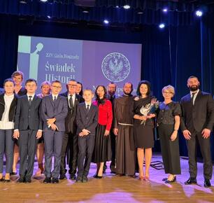 SZKOŁA PODSTAWOWA IM. ŚW. BRATA ALBERTA W ŻURAWICZKACH Z PRESTIŻOWYM WYRÓŻNIENIEM INSTYTUTU PAMIĘCI NARODOWEJ