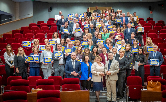 WRĘCZENIE PROMES NA WYPOSAŻENIE SZKOLNYCH OŚRODKÓW KARIERY