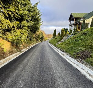 PRZEBUDOWA DRÓG GMINNYCH „ZAGUMNIE” NA DZIAŁKACH NR 421 I 1510 W SIENNOWIE