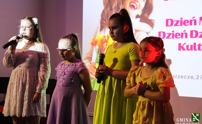 KONCERT Z OKAZJI DNIA MATKI ORAZ DNIA DZIAŁACZA KULTURY ORAZ ROZDANIE NAGRÓD LAUREATOM POWIATOWEGO KONKURSU RECYTATORSKIEGO „STROFY DLA MAMY I TATY”