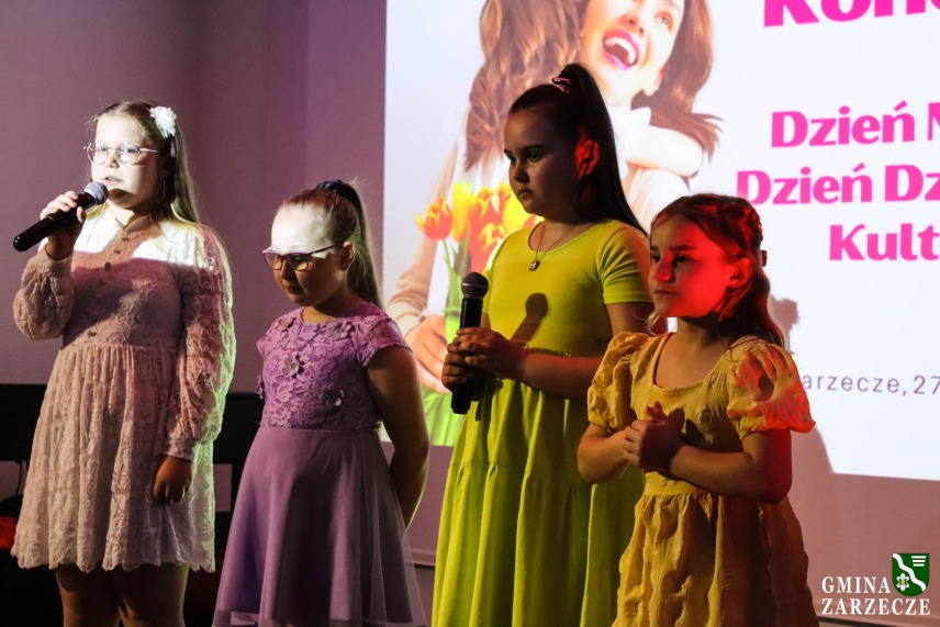 KONCERT Z OKAZJI DNIA MATKI ORAZ DNIA DZIAŁACZA KULTURY ORAZ ROZDANIE NAGRÓD LAUREATOM POWIATOWEGO KONKURSU RECYTATORSKIEGO „STROFY DLA MAMY I TATY”
