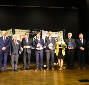 NAGRODA HONOROWA ,,ŚWIADEK HISTORII" DLA ZESPOŁU SZKÓŁ IM. WINCENTEGO WITOSA W ZARZECZU