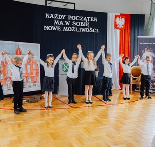 UROCZYSTE OTWARCIE ZMODERNIZOWANEGO BUDYNKU SZKOŁY PODSTAWOWEJ IM. ŚWI. KRÓLOWEJ JADWIGI W MAĆKÓWCE